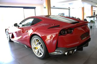 Ferrari 812 2018 SUPERFAST-thumb-15
