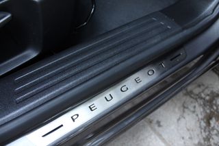Peugeot 2008 2020 GT LINE BLUE HDI 130 HP AUTOMATIC EAT8 DIG DASHBOARD 360 CAM-thumb-25
