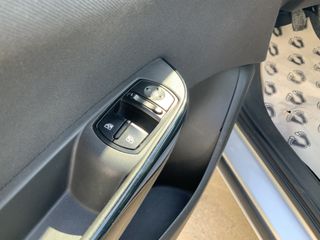 Opel Corsa 2015-thumb-11