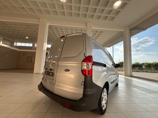 Ford Transit Courier 2016-thumb-3