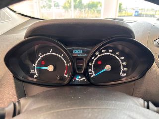 Ford Transit Courier 2016-thumb-15