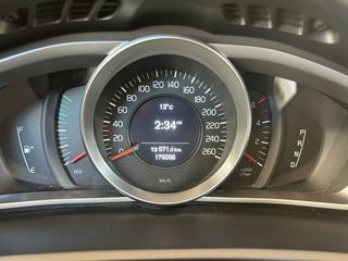Volvo V40 Cross Country 2014-thumb-11