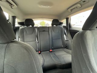 Volvo V40 Cross Country 2014-thumb-14