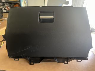 Jaguar E-PACE ‘17-24 Ντουλαπάκι Συνοδηγού J9C15062PVJ / J9C3060T10A / J9C3060T10AD8PVJ
