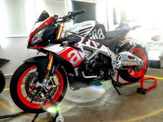 Aprilia Tuono 2016 V4 1100 FACTORY-thumb-2