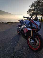 Aprilia Tuono 2016 V4 1100 FACTORY-thumb-3