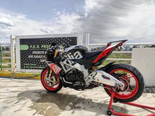Aprilia Tuono 2016 V4 1100 FACTORY-thumb-5