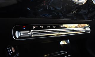 Mercedes-Benz A 250 2022 e-PLUG IN HYBRID-PROGRESSIVE-8 G DCT-thumb-38