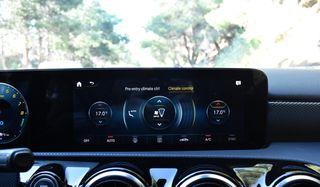 Mercedes-Benz A 250 2022 e-PLUG IN HYBRID-PROGRESSIVE-8 G DCT-thumb-27