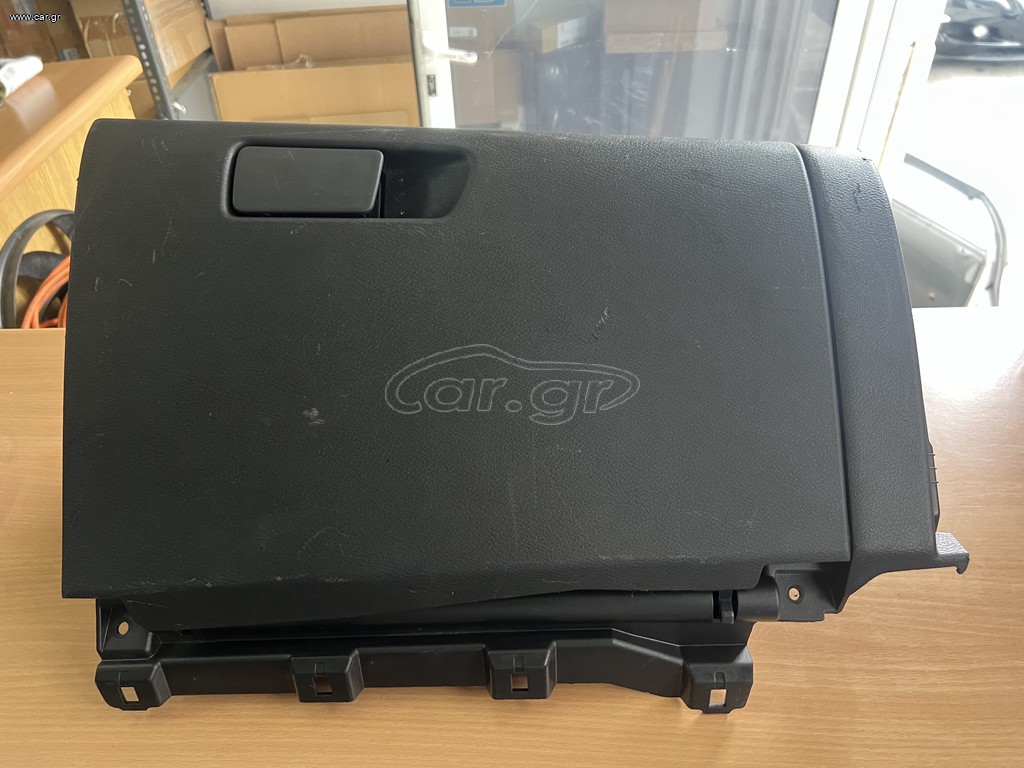 Nissan Qashqai J12 ‘21-26 Ντουλαπάκι Συνοδηγού 68102-6UN4A / 68102-6UN6A
