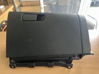 Nissan Qashqai J12 ‘21-26 Ντουλαπάκι Συνοδηγού 68102-6UN4A / 68102-6UN6A