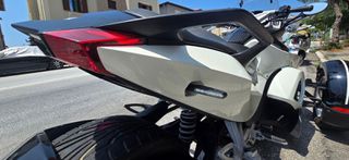 CAN-AM Spyder RT 2012-thumb-6