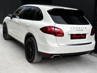 Porsche Cayenne 2010 S HYBRID-thumb-2