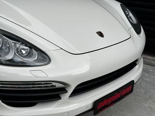 Porsche Cayenne 2010 S HYBRID-thumb-7
