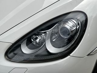 Porsche Cayenne 2010 S HYBRID-thumb-9