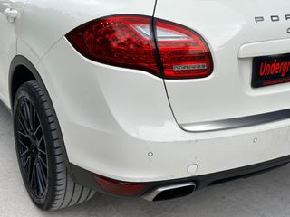 Porsche Cayenne 2010 S HYBRID-thumb-10