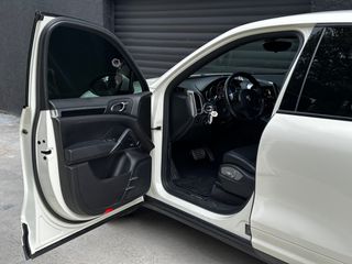 Porsche Cayenne 2010 S HYBRID-thumb-18
