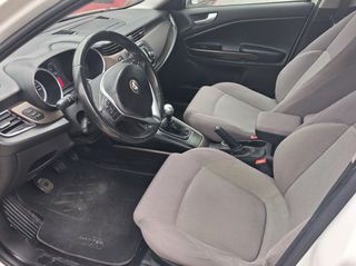 Alfa Romeo Giulietta 2014-thumb-2
