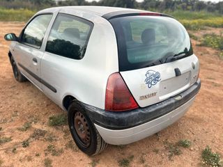Renault Clio 2002-thumb-1