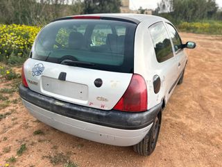 Renault Clio 2002-thumb-9