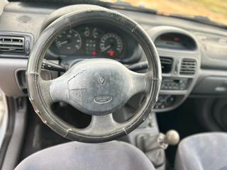 Renault Clio 2002-thumb-10
