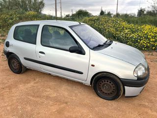 Renault Clio 2002-thumb-18