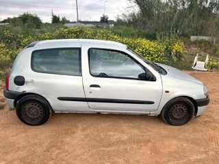 Renault Clio 2002-thumb-22