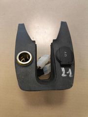 Κεντρική κονσολίτσα με βαση αναπτήρα και πηγη 12V από Toyota Auris 2006-2013