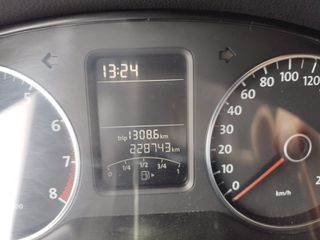 Volkswagen Polo 2010-thumb-15