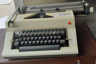 Γραφομηχανή Olympia 50x35x19 Εκ. (165/194)
