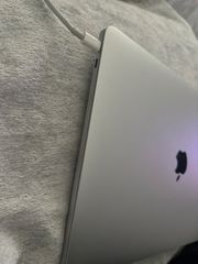 Mac book pro 2018 13.3”-thumb-2
