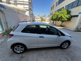 Toyota Yaris 2014-thumb-5