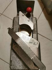 Κόφτης ντομάτας (tomato slicer)