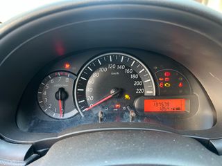 Nissan Micra 2012-thumb-11
