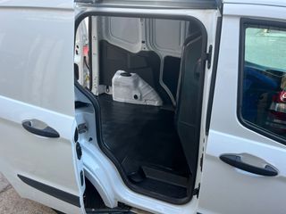 Ford Transit Courier 2018-thumb-8