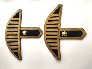 Επωμίδες τύπου "φτερά" (wings) του Βρετανικού στρατού.