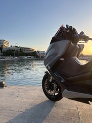 Yamaha T-Max 530 2017-thumb-1