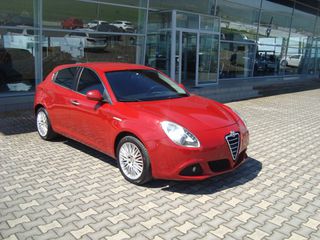 Alfa Romeo Giulietta 2012-thumb-3
