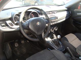 Alfa Romeo Giulietta 2012-thumb-6