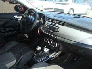 Alfa Romeo Giulietta 2012-thumb-7