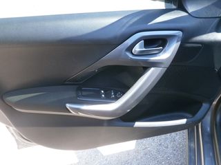 Peugeot 2008 2016 PURETECH-thumb-9