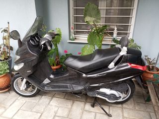 Piaggio XEvo 400 2010-thumb-2