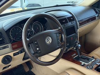 Volkswagen Touareg 2004-thumb-12
