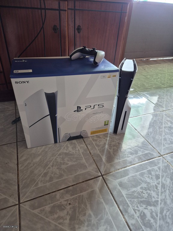 Ps5 slim 1tb +1controller