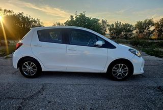Toyota Yaris 2015-thumb-3