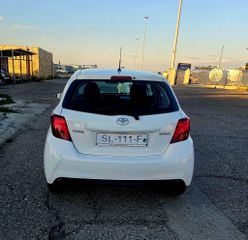 Toyota Yaris 2015-thumb-5
