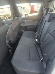 Toyota Yaris 2015-thumb-7