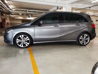 Mercedes-Benz B 180 2013
