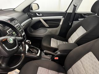 Skoda Octavia 2012 Ελληνικό-thumb-16