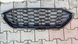 Εμπρόσθια γρίλια honeycomb από ford puma ST-line X μοντέλο 2022
